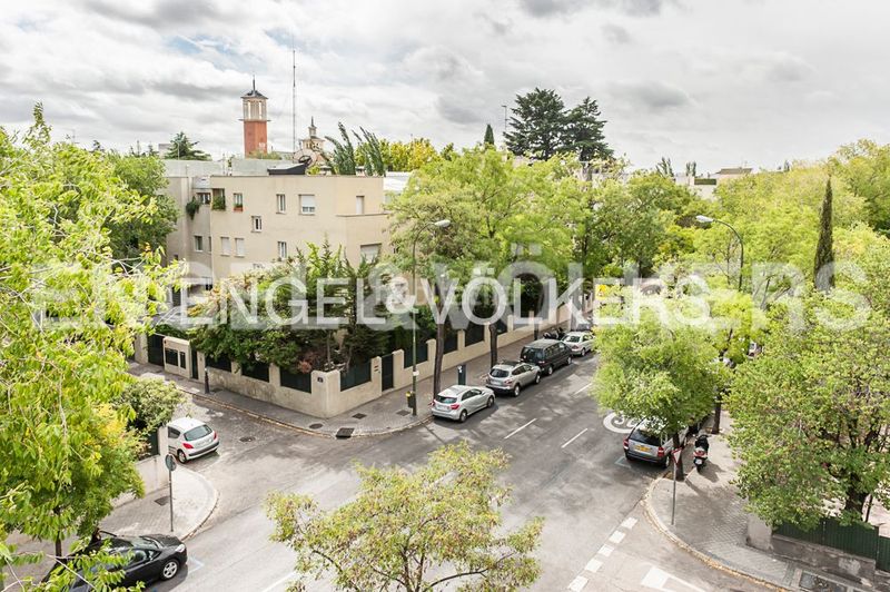 Foto 19be6f56-5683-4289-9e73-5d0436cd1368. Pis amb calefacció aparcament a El Viso Madrid