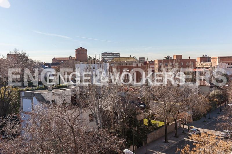 Foto c75d1237-33d4-4bb7-9472-5c60f2cffc1d. Pis amb calefacció aparcament a El Viso Madrid
