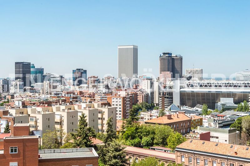 Foto ecbfa401-5e5a-443b-8a35-c9bd86a2d7bc. Pis amb calefacció aparcament a El Viso Madrid