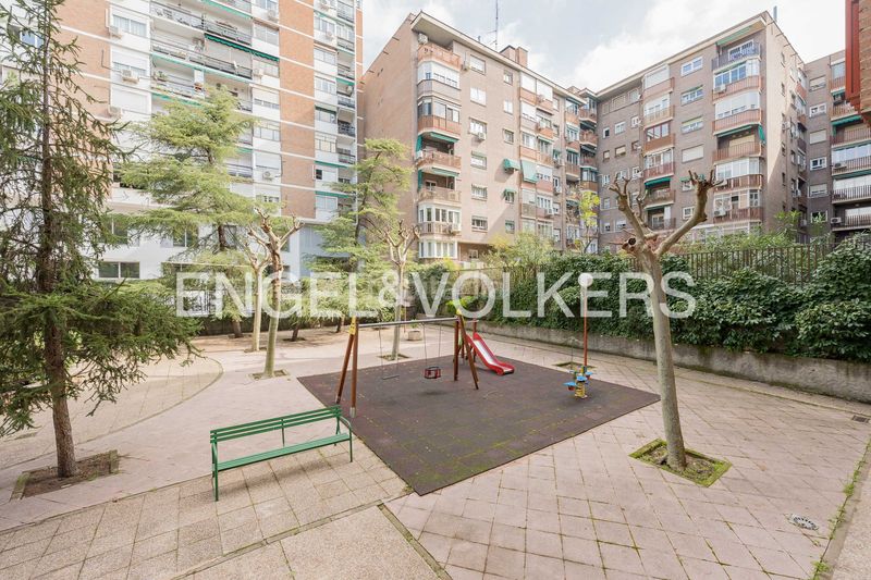 Foto d2938cb1-d133-42cf-9ab3-8a9caee04ed0. Pis amb calefacció aparcament piscina a Pacífico Madrid