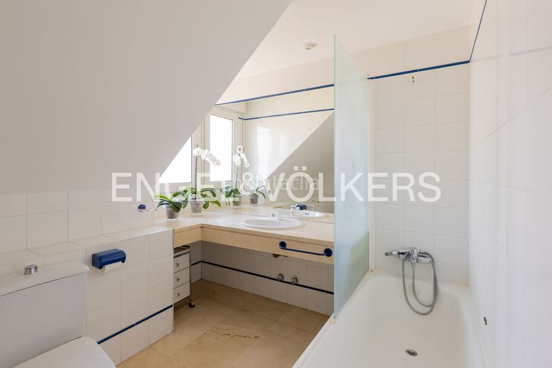 Foto 0669c958-94bd-4146-a765-1d590e603037. Casa amb calefacció aparcament piscina a El Olivar de Mirabal Boadilla del Monte