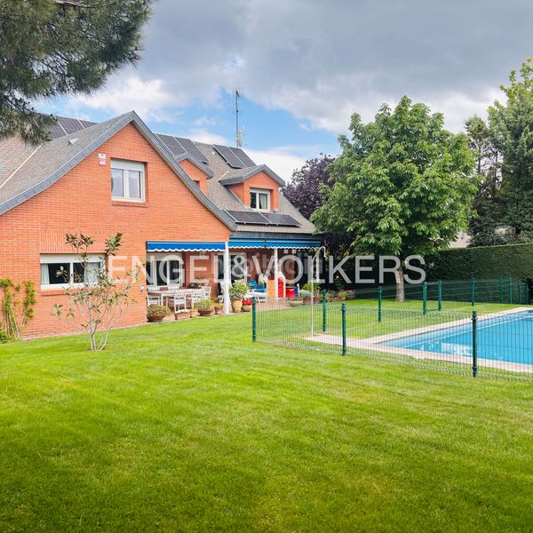 Foto 6ac44dcc-d623-4da3-ae02-e12b730cbf20. Casa amb calefacció aparcament piscina a El Olivar de Mirabal Boadilla del Monte