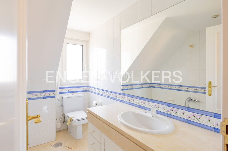 Foto 92191d21-d6f0-4933-94b8-27e7441a0bcd. Casa amb calefacció aparcament piscina a El Olivar de Mirabal Boadilla del Monte