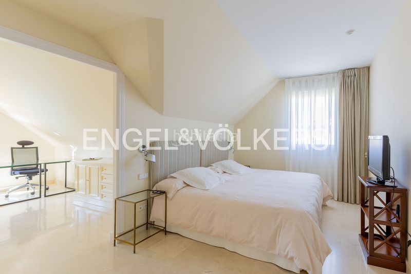 Foto b35ac404-c6c2-4ebc-94a5-53b479671ee3. Casa amb calefacció aparcament piscina a El Olivar de Mirabal Boadilla del Monte