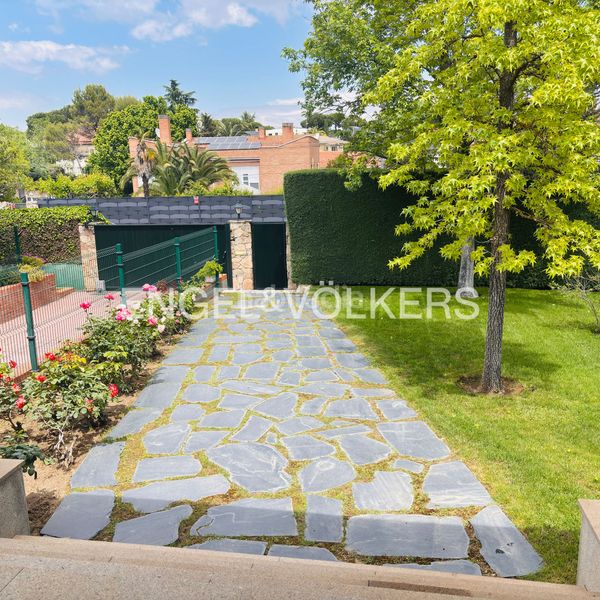 Foto ef50ffe3-269a-4393-8d47-1d21555ad64b. Casa amb calefacció aparcament piscina a El Olivar de Mirabal Boadilla del Monte