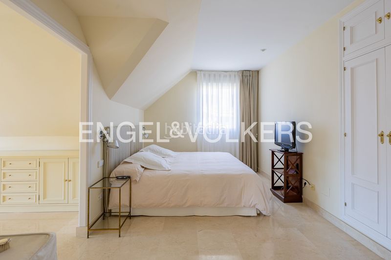 Foto f82e1648-8181-4f33-b815-8de20e4e6a0f. Casa amb calefacció aparcament piscina a El Olivar de Mirabal Boadilla del Monte
