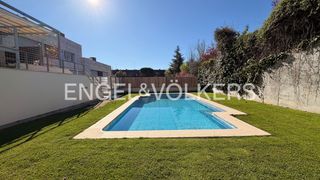 Rent House in El Soto de la Moraleja. Exclusivo chalet adosado en soto  de la moraleja