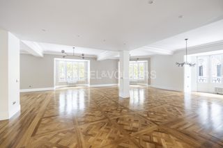 Rent Flat  Calle de alfonso xii. Piso de lujo en alfonso xii