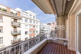 Affitto Appartamento  Calle de castelló. Luminoso piso exterior de reforma a estrenar con 2 terrazas en b