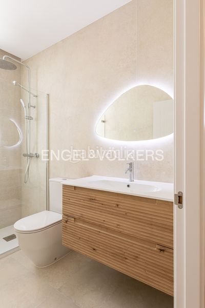 Foto 73c45858-0d4d-422b-b641-5c728f4a0b15. Pis amb calefacció a Embajadores-Lavapiés Madrid