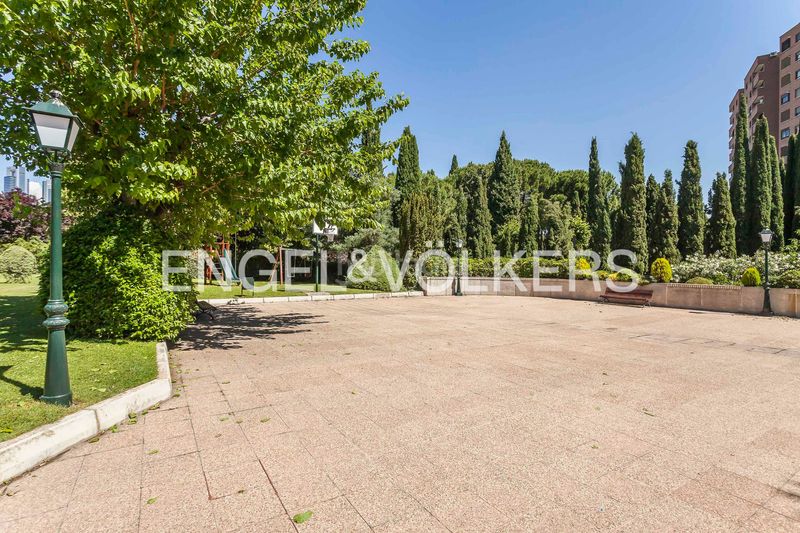 Foto ae9ed61a-e33b-4878-833e-6ce64e8bf7a6. Pis amb calefacció aparcament a Castilla Madrid