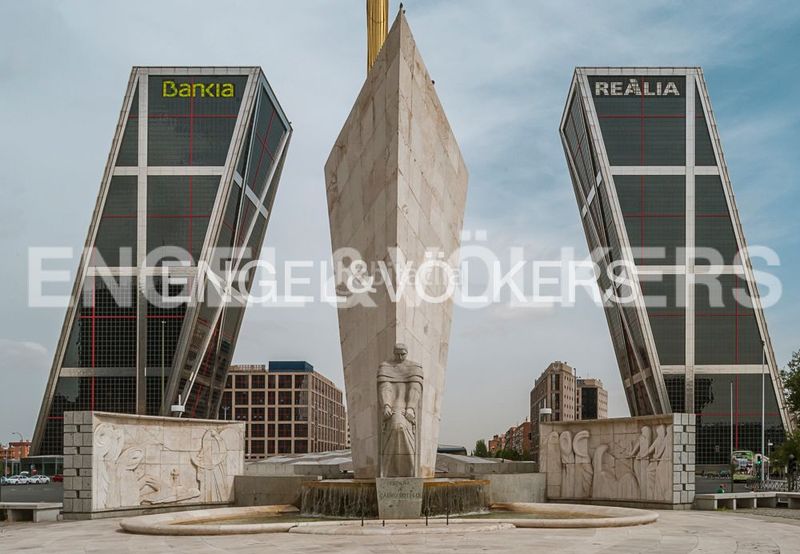 Foto 51e048bf-33d6-43f9-975b-e95c3b6d0e00. Pis amb calefacció aparcament piscina a La Paz Madrid
