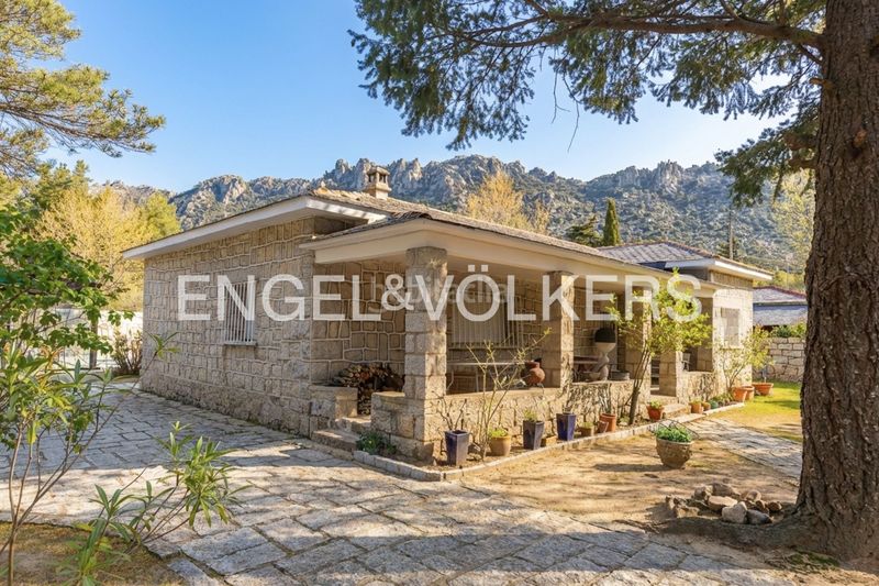 Foto 2d02c3f7-dd93-4214-bd00-d03c9c9503be. Casa amb calefacció aparcament piscina a Cabrera (La)