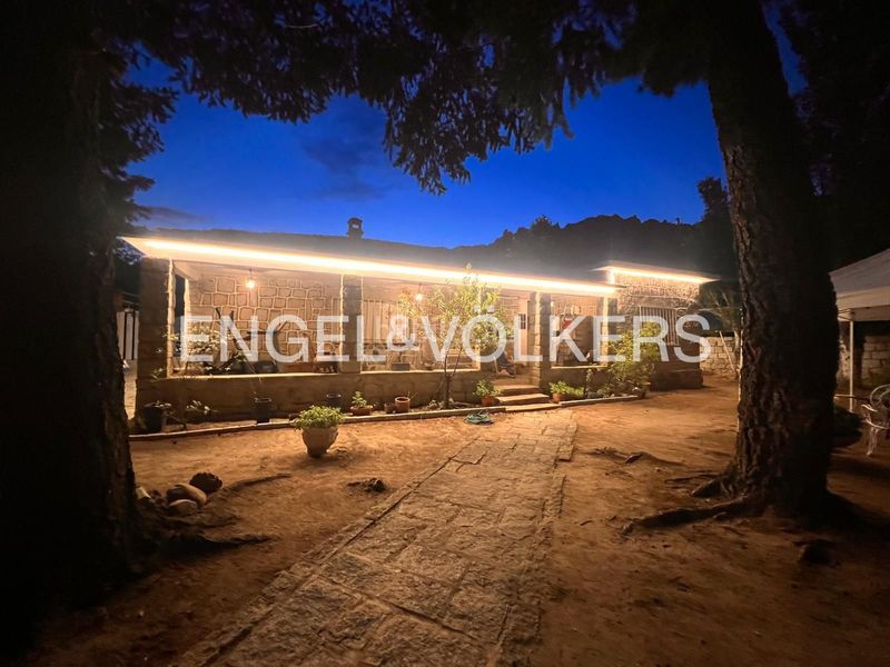 Foto 875e93bb-6419-4116-af02-f25873d227b3. Casa amb calefacció aparcament piscina a Cabrera (La)