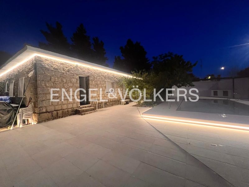 Foto 88f0eddf-8d3a-4578-ac1f-b494c29c26dc. Casa amb calefacció aparcament piscina a Cabrera (La)