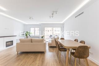 Pis a Cuatro Caminos - Azca. Estupendo piso con reforma a estrenar en azca