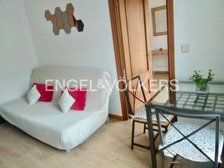 Miete Etagenwohnung in Argüelles. Funcional piso amueblado en argüelles en alquiler