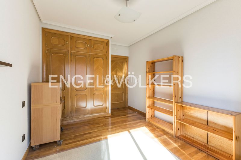 Foto 45872e83-f811-4b7b-8f60-3e51499593d9. Pis amb calefacció aparcament piscina a Costillares Madrid