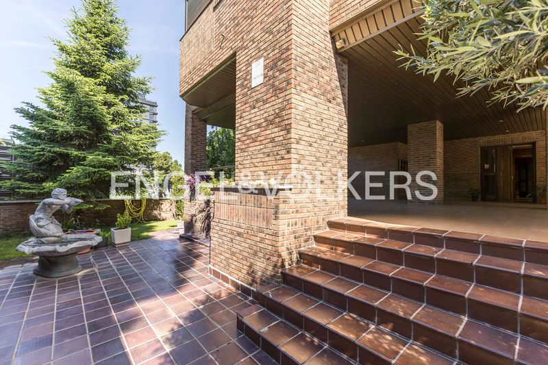 Foto 4f587dd6-3368-4a89-afd8-268556123549. Pis amb calefacció aparcament piscina a Costillares Madrid