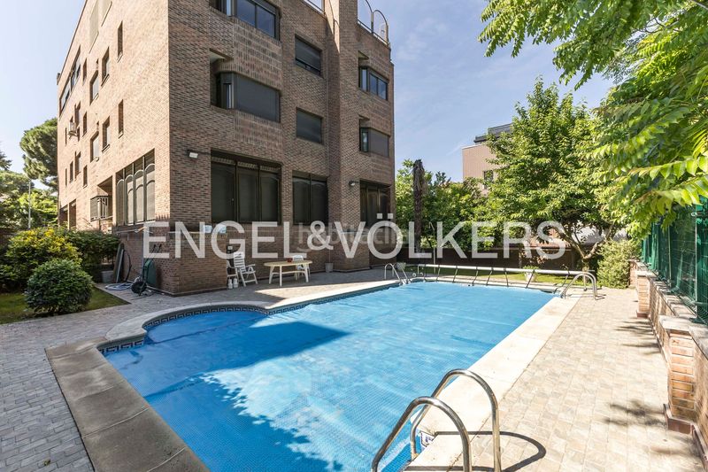 Foto 70c58973-2831-40b1-a94e-b39c24f0e33e. Pis amb calefacció aparcament piscina a Costillares Madrid