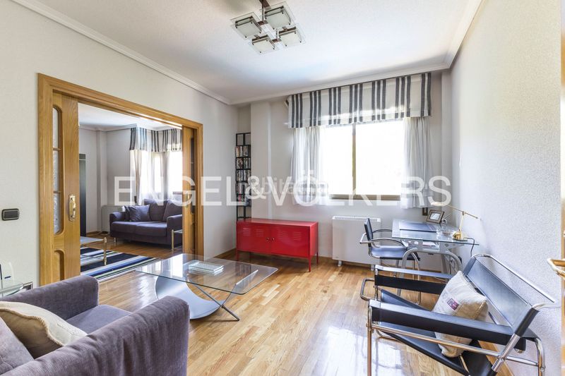 Foto a51c5fd5-faf3-4dfc-9553-9952304b2048. Pis amb calefacció aparcament piscina a Costillares Madrid
