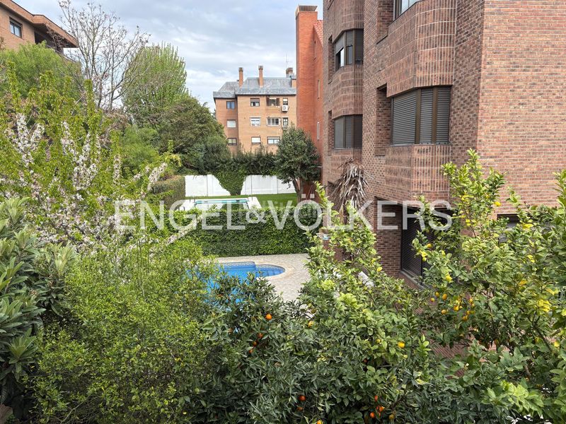 Foto b7392d58-cbc3-4b84-859a-3818603d3a2d. Pis amb calefacció aparcament piscina a Costillares Madrid