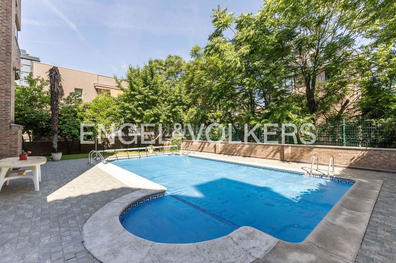 Foto be7a2918-4e20-495d-9773-2dd104bc44f4. Pis amb calefacció aparcament piscina a Costillares Madrid