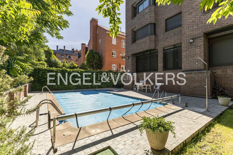 Foto ea30349d-2e1a-4f2b-851b-897788d618a0. Pis amb calefacció aparcament piscina a Costillares Madrid
