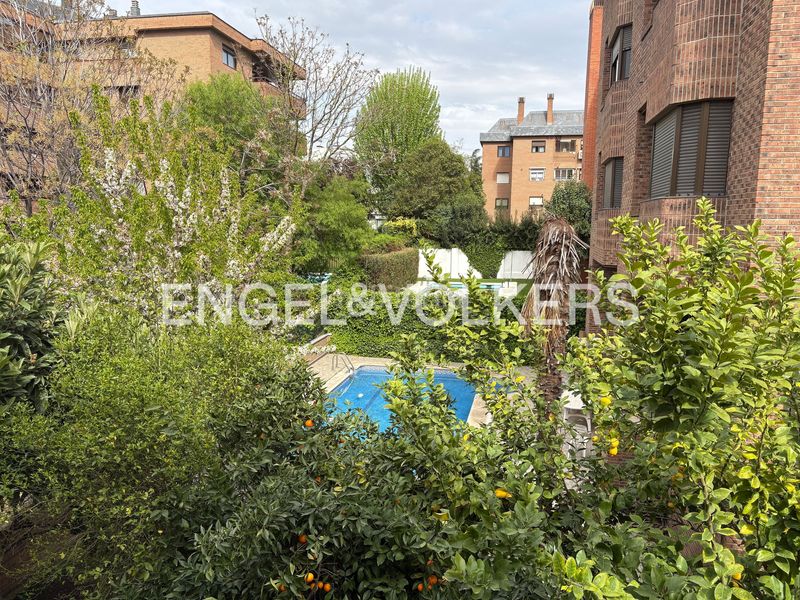 Foto f9e3d634-1da5-4c1b-b9e9-c7e1aa847c34. Pis amb calefacció aparcament piscina a Costillares Madrid