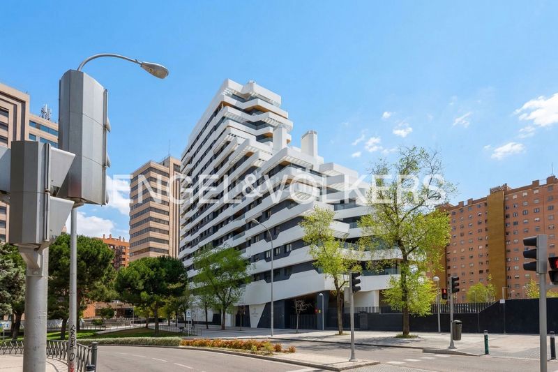 Foto 3aad550a-bbc0-4f82-8f24-b2e7c5d31adb. Pis amb calefacció aparcament piscina a Estrella Madrid