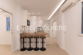 Lloguer Pis  General pardiñas. Piso reformado de dos dormitorios dobles.