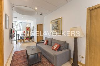 Location Appartement  Calle de pavía. Piso en la plaza de oriente, de 2 dormitorios y 2 baños, con pat