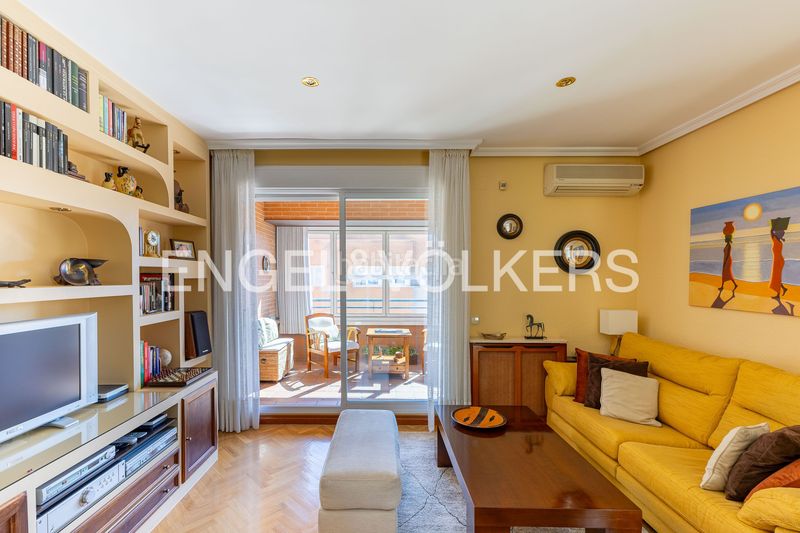 Foto 4e33316f-fb72-4ec1-9e7b-8145976b5f28. Pis amb calefacció aparcament a Valdebernardo-Valderribas Madrid