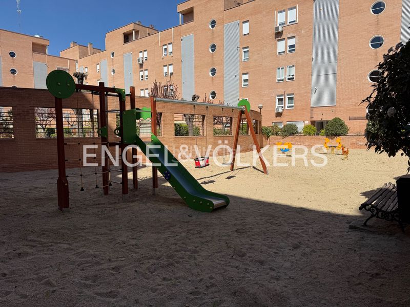 Foto 8a6bf77e-82d3-43fd-86f5-091060d54bd4. Pis amb calefacció aparcament a Valdebernardo-Valderribas Madrid