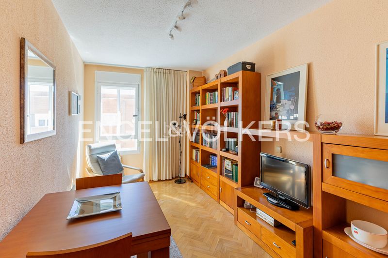 Foto c3976bf8-aa68-4935-8c6f-9f9b48b1e394. Pis amb calefacció aparcament a Valdebernardo-Valderribas Madrid