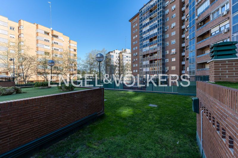 Foto 53f8fed7-445f-4b77-bed7-75da54882825. Pis amb calefacció aparcament piscina a Costillares Madrid