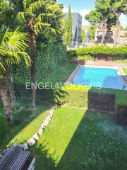 Affitto Appartamento  Calle de arturo soria. Descubra  en arturo soria este  bonito piso reformado con 2 dorm