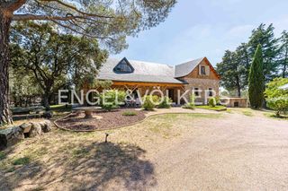 Casa a Puerto Galapagar-Las Cuestas. Casa de piedra con gran parcela en urbanización los ranchos