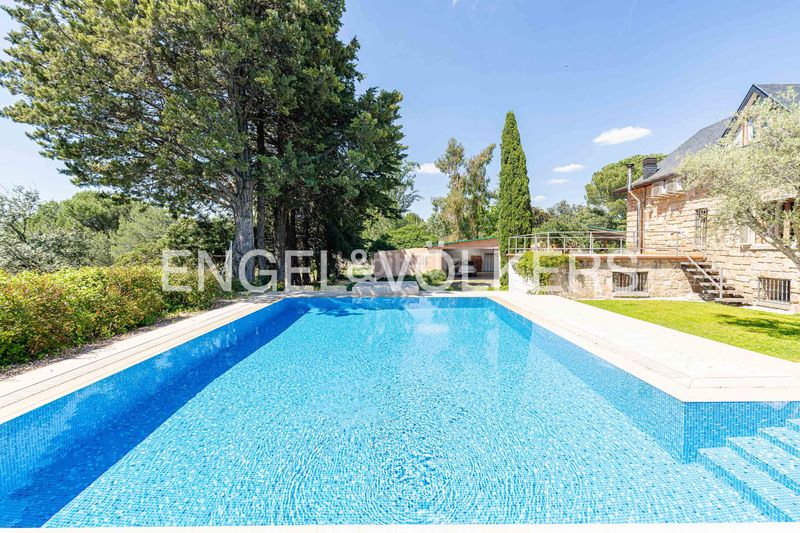 Foto ee0466aa-fdca-43dc-ac0d-9a2e521d9178. Casa amb calefacció piscina a puerto Galapagar-las cuestas Galapagar