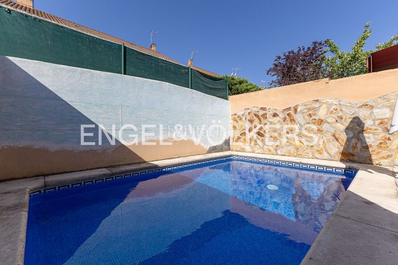 Foto 7f08fdaa-9656-4f33-b2b9-8330a1cb51d3. Casa adossada amb calefacció aparcament piscina a Getafe
