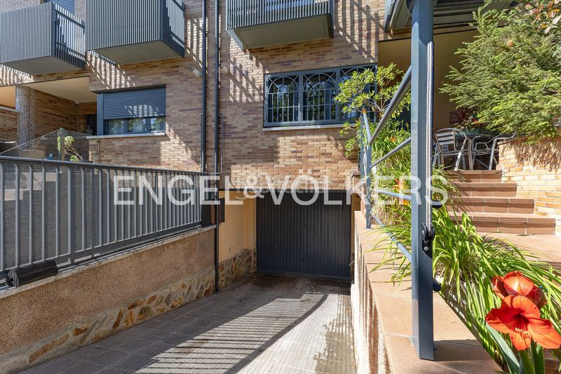 Foto b436e160-c2d5-4879-aa39-ee5b6a85a83e. Casa adossada amb calefacció aparcament piscina a Getafe