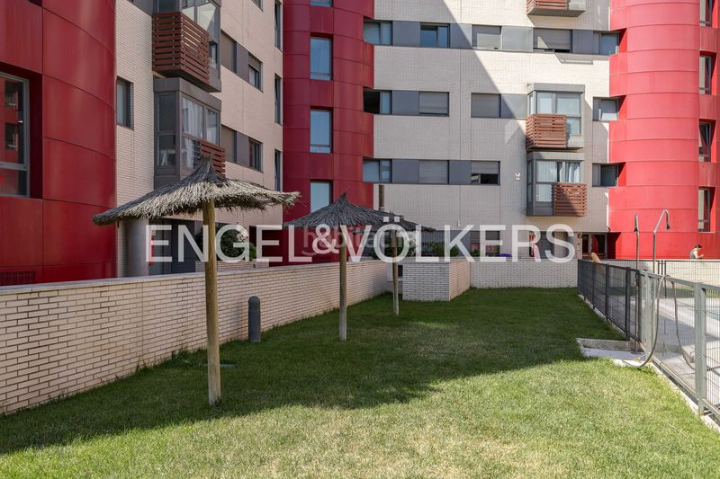 Foto 7d52c4c2-522f-49dc-a7e8-e4aa66f0a809. Pis amb calefacció aparcament piscina a Sanchinarro Madrid