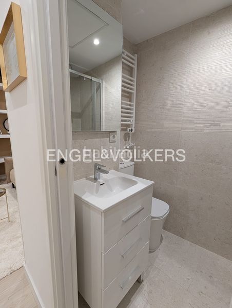 Foto 60655fcc-7b30-4780-bea1-f6af6f53eb21. Pis amb calefacció a Embajadores-Lavapiés Madrid