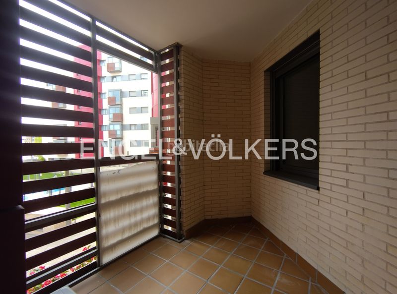 Foto 38a9d809-b610-4973-a722-42748b707fa3. Pis amb calefacció aparcament piscina a Sanchinarro Madrid