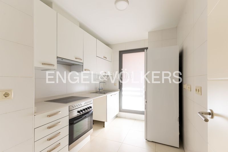 Foto daa0ee20-51fc-4290-98d8-25253f849c47. Pis amb calefacció aparcament piscina a Sanchinarro Madrid