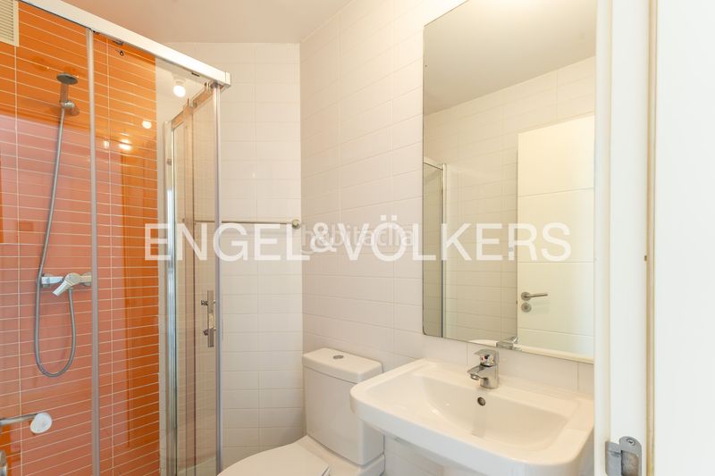 Foto f3a634d1-8401-42b9-8d73-3c1c03b92903. Pis amb calefacció aparcament piscina a Sanchinarro Madrid
