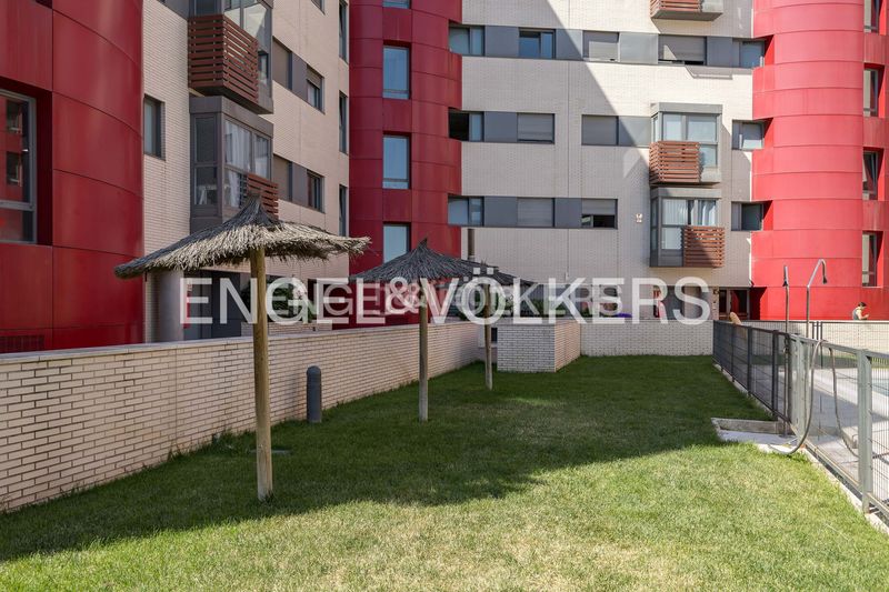 Foto 619a9658-0545-476d-8c99-ea9c14e4f4d8. Pis amb calefacció aparcament piscina a Sanchinarro Madrid