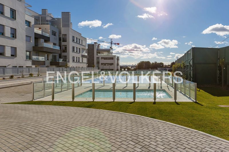 Foto 4be4985b-f3c9-4c89-b520-6783f1a8b6a1. Pis amb calefacció aparcament a Aravaca Madrid