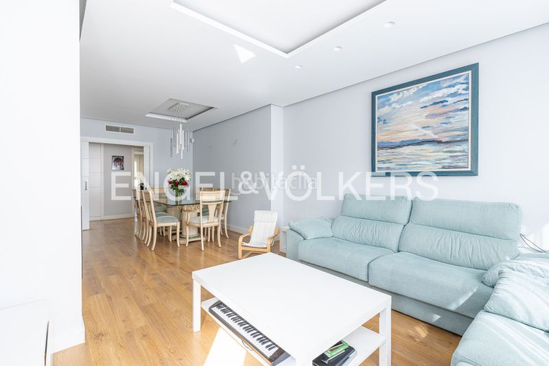 Foto 7709b50b-6ec8-43f9-9d3b-dffc8e47fe25. Pis amb calefacció aparcament a Aravaca Madrid