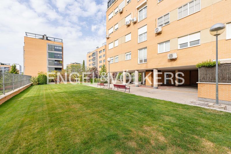 Foto 83d5c413-5fc1-47f8-a481-3963cc101142. Dúplex amb calefacció aparcament piscina a Parque Oeste-Fuente Cisneros Alcorcón